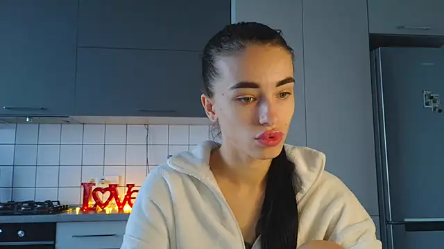 EvaMelnik online show from September 19, 2025, 2:18 pm