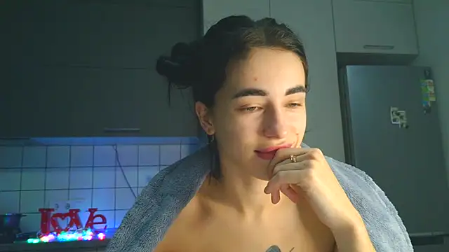 EvaMelnik online show from October 19, 2025, 5:46 pm