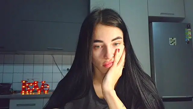 EvaMelnik online show from November 4, 2025, 5:56 pm