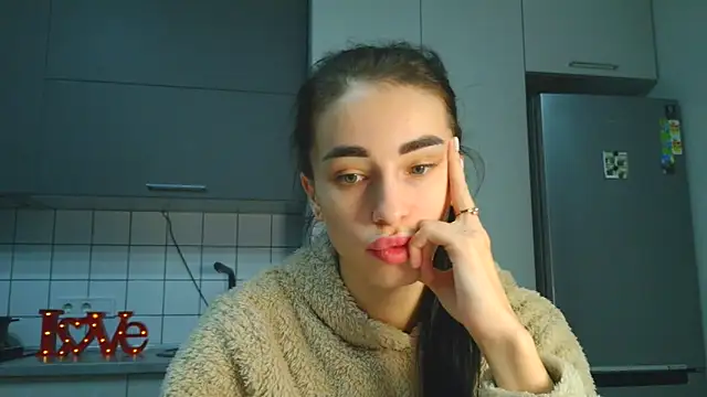 EvaMelnik online show from November 13, 2025, 6:40 pm