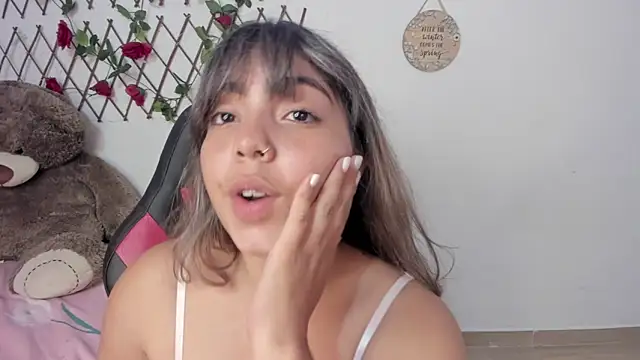 Snapshot of emma_grays2 chatting on November 16, 2025, 6:30 am emma grays2 online show from November 16, 2025, 6:30 am