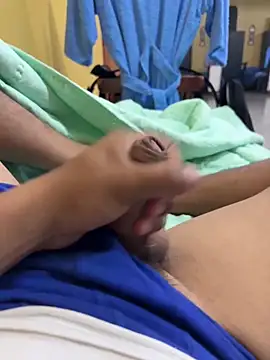 Snapshot of chelovqu chatting on October 12, 2025, 12:31 am chelovqu online show from October 12, 2025, 12:31 am