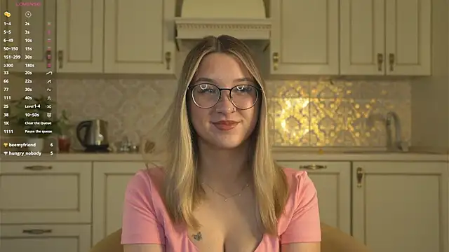 Snapshot of DarelleFaux chatting on September 14, 2025, 3:16 am DarelleFaux online show from September 14, 2025, 3:16 am