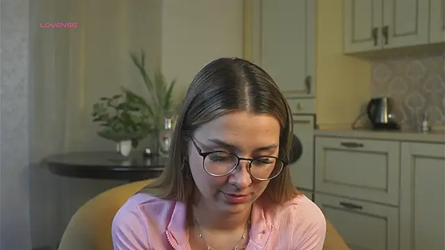 Snapshot of DarelleFaux chatting on October 8, 2025, 3:15 am DarelleFaux online show from October 8, 2025, 3:15 am