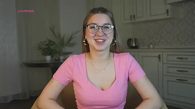 Snapshot of DarelleFaux chatting on October 14, 2025, 3:18 am DarelleFaux online show from October 14, 2025, 3:18 am