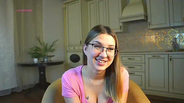 Snapshot of DarelleFaux chatting on October 22, 2025, 3:07 am DarelleFaux online show from October 22, 2025, 3:07 am