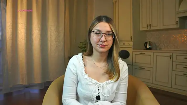 Snapshot of DarelleFaux chatting on October 25, 2025, 3:14 am DarelleFaux online show from October 25, 2025, 3:14 am