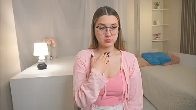 Snapshot of DarelleFaux chatting on November 29, 2025, 3:20 am DarelleFaux online show from November 29, 2025, 3:20 am