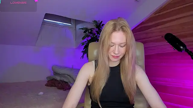 Snapshot of AuroraShoww chatting on November 22, 2025, 12:59 pm AuroraShoww online show from November 22, 2025, 12:59 pm