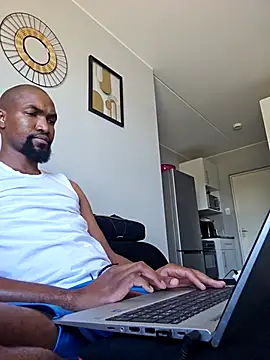 Snapshot of mojaymort chatting on December 3, 2025, 7:27 am mojaymort online show from December 3, 2025, 7:27 am