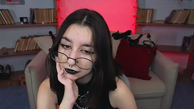 Snapshot of Mistress__Marcelline chatting on September 18, 2025, 9:33 am Mistress Marcelline online show from September 18, 2025, 9:33 am