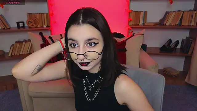 Snapshot of Mistress__Marcelline chatting on October 3, 2025, 10:01 am Mistress Marcelline online show from October 3, 2025, 10:01 am