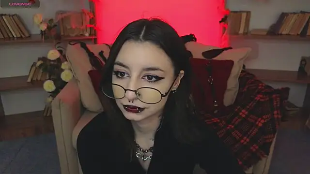 Snapshot of Mistress__Marcelline chatting on October 18, 2025, 9:21 am Mistress Marcelline online show from October 18, 2025, 9:21 am