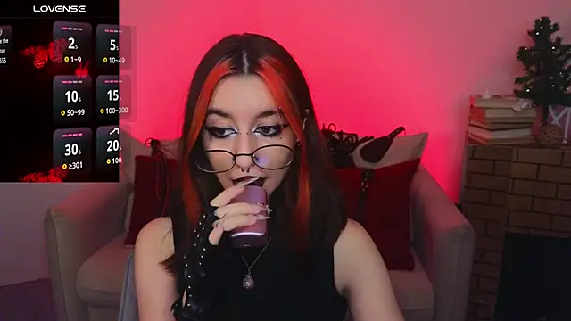 Snapshot of Mistress__Marcelline chatting on December 17, 2025, 9:48 am Mistress Marcelline online show from December 17, 2025, 9:48 am