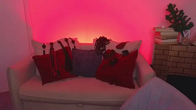 Snapshot of Mistress__Marcelline chatting on December 18, 2025, 10:10 am Mistress Marcelline online show from December 18, 2025, 10:10 am