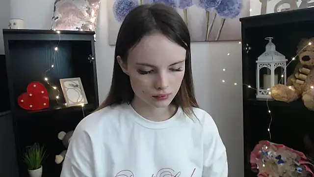 Snapshot of Ariella_ari chatting on September 24, 2025, 12:30 pm Ariella ari online show from September 24, 2025, 12:30 pm