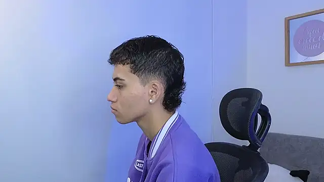 yulian vasquez online show from September 22, 2025, 12:18 pm