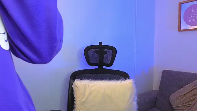 yulian vasquez online show from October 10, 2025, 12:15 pm