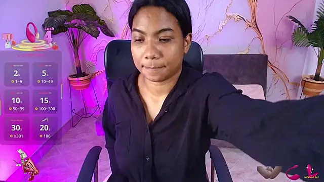 sharlottxl online show from September 23, 2025, 2:25 am