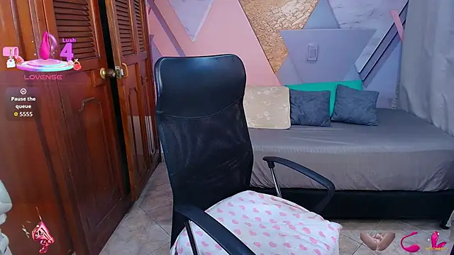 sharlottxl online show from November 28, 2025, 12:46 am