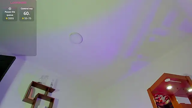 LoganTwink18 online show from November 7, 2025, 1:44 pm