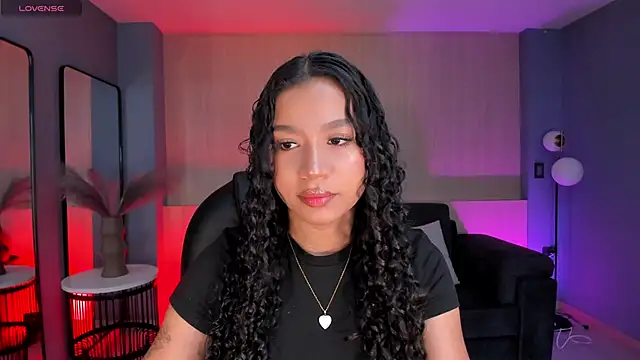 Snapshot of SophieHouston_ chatting on September 21, 2025, 11:06 pm SophieHouston online show from September 21, 2025, 11:06 pm
