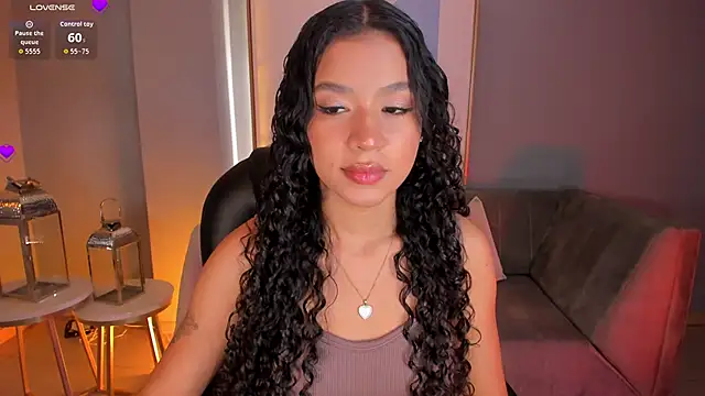 Snapshot of SophieHouston_ chatting on September 24, 2025, 2:15 am SophieHouston online show from September 24, 2025, 2:15 am