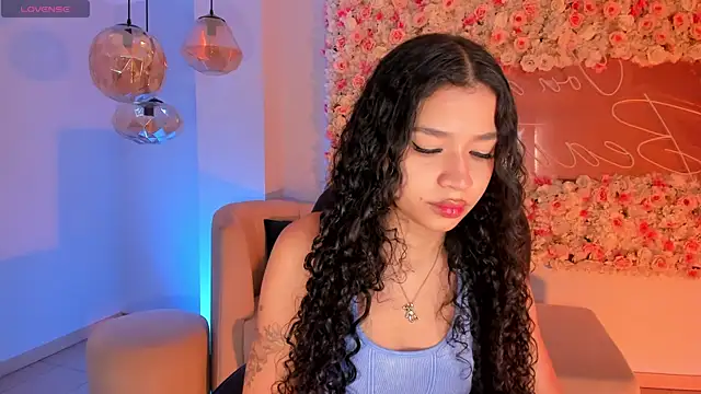 Snapshot of SophieHouston_ chatting on October 3, 2025, 4:31 am SophieHouston online show from October 3, 2025, 4:31 am