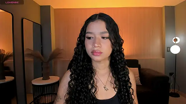 Snapshot of SophieHouston_ chatting on October 4, 2025, 4:10 am SophieHouston online show from October 4, 2025, 4:10 am