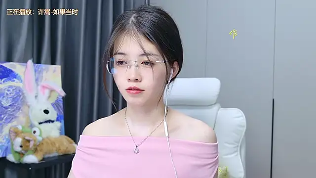 Qianqian-888 online show from October 15, 2025, 12:44 am