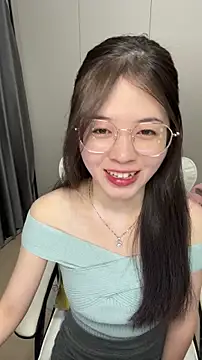 Qianqian-888 online show from November 15, 2025, 12:52 am