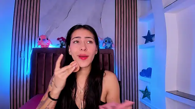 ValkaGrecco online show from November 30, 2025, 1:04 pm