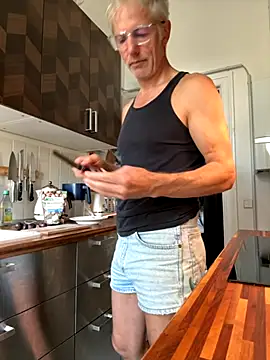 Snapshot of SexyLeon8 chatting on September 21, 2025, 9:00 am SexyLeon8 online show from September 21, 2025, 9:00 am