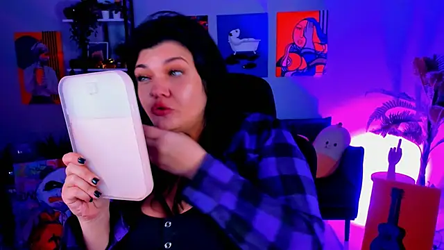 MaryHarrys online show from October 24, 2025, 8:27 pm