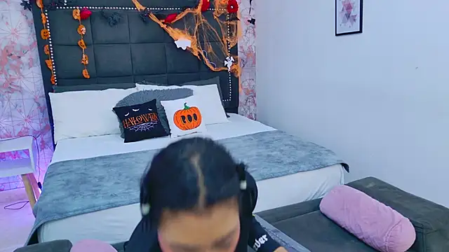 Snapshot of Becca_Grims chatting on October 29, 2025, 3:31 am Becca Grims online show from October 29, 2025, 3:31 am