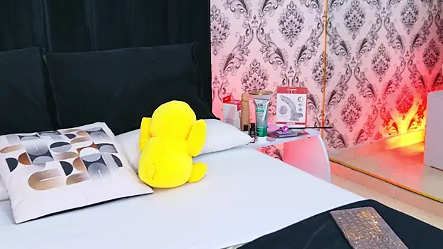 Snapshot of Becca_Grims chatting on November 6, 2025, 3:29 am Becca Grims online show from November 6, 2025, 3:29 am