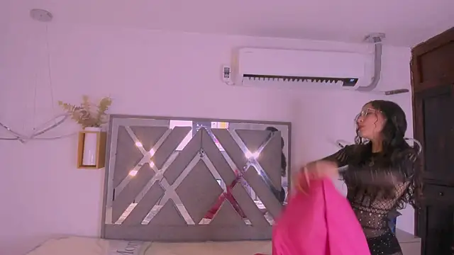 Akira Hime online show from September 19, 2025, 4:25 am