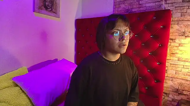 Snapshot of Victoria_Thompson1 chatting on October 18, 2025, 7:58 pm Victoria Thompson1 online show from October 18, 2025, 7:58 pm