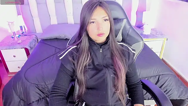 Adaara Rey online show from October 9, 2025, 8:18 pm