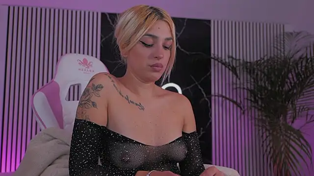 daisyblushh online show from November 8, 2025, 7:34 pm