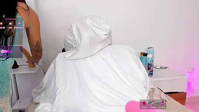 Snapshot of arynaughty20 chatting on November 3, 2025, 5:47 pm arynaughty20 online show from November 3, 2025, 5:47 pm