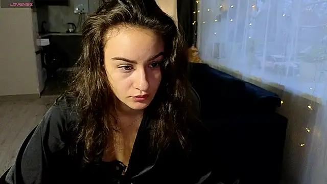 BelleWild online show from December 1, 2025, 4:50 am