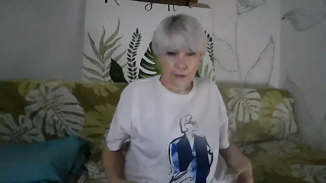 Snapshot of Catty_Lady chatting on November 11, 2025, 5:57 pm Catty Lady online show from November 11, 2025, 5:57 pm