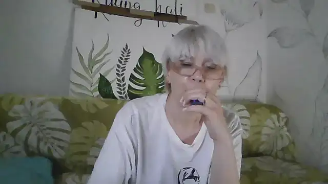 Snapshot of Catty_Lady chatting on November 12, 2025, 5:57 pm Catty Lady online show from November 12, 2025, 5:57 pm