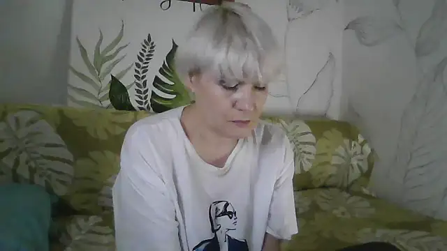 Snapshot of Catty_Lady chatting on November 17, 2025, 6:35 pm Catty Lady online show from November 17, 2025, 6:35 pm