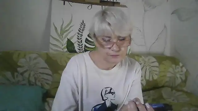 Snapshot of Catty_Lady chatting on November 18, 2025, 6:34 pm Catty Lady online show from November 18, 2025, 6:34 pm