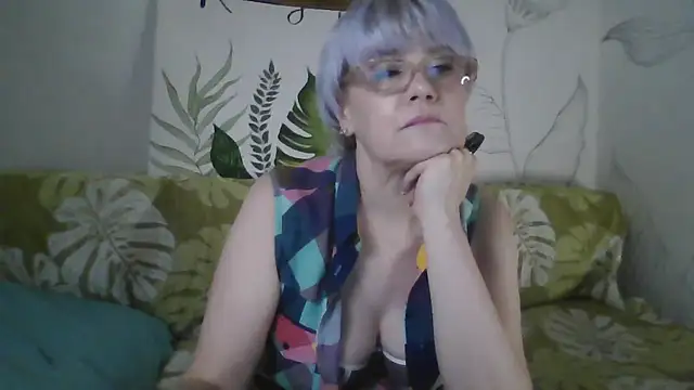 Snapshot of Catty_Lady chatting on December 2, 2025, 8:15 pm Catty Lady online show from December 2, 2025, 8:15 pm