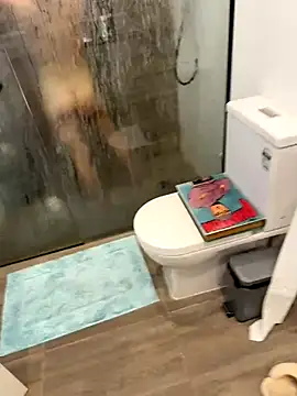 Snapshot of Reacher110565 chatting on October 4, 2025, 1:36 am Reacher110565 online show from October 4, 2025, 1:36 am