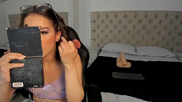 Snapshot of ZoeWestt chatting on September 12, 2025, 9:04 pm ZoeWestt online show from September 12, 2025, 9:04 pm