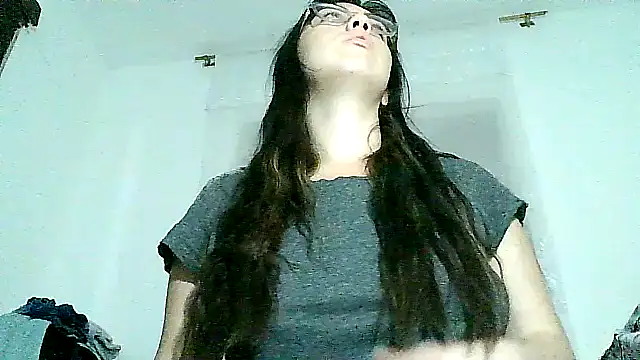 lareinalareinadelanal online show from October 7, 2025, 12:24 pm